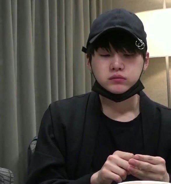 The fullest basket in the world - Yoongi's cheeks; a thread