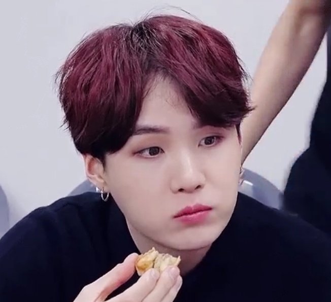 The fullest basket in the world - Yoongi's cheeks; a thread