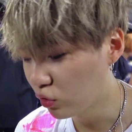 The fullest basket in the world - Yoongi's cheeks; a thread