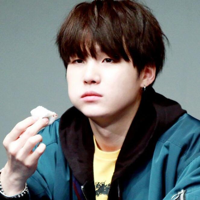 The fullest basket in the world - Yoongi's cheeks; a thread