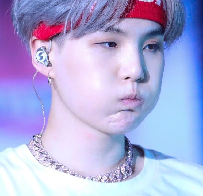 The fullest basket in the world - Yoongi's cheeks; a thread