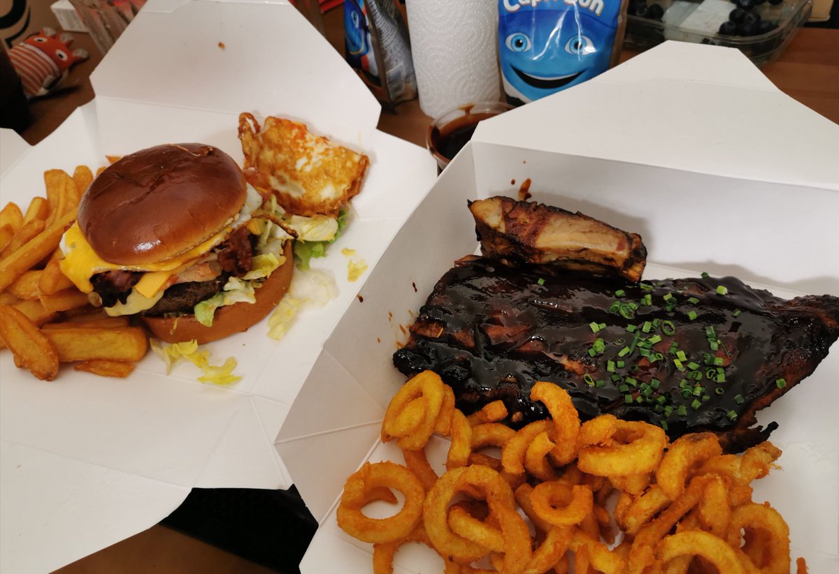 SamSoulesque's tweet photo. #NomStop 💜
Rippchen🍖 und Burger🍔
Uuuuunheimlich Lecker 💜 https://t.co/Md2PLivpfK