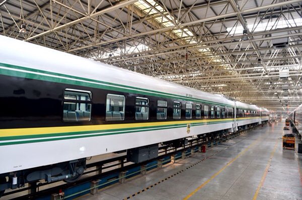 OvieAli's tweet photo. In April 2019, Federal Government made order for 60 passenger coaches comprising 44 cab cars and 16 trailer cars, the final batch arrived Lagos. Nigerian engineers were also trained in the factory and given certificates. PMB has approved the Kano railway route as well. 🙌🏾🇳🇬 https://t.co/EImAQJviTt
