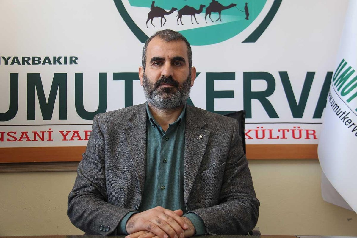 Diyarbakır Umut Kervanı Başkanı Şahin Elelçi yakalandığı Covid-19'dan ötürü hastaneye yatırılmıştır.

Diyarbakır'da muhtaç ve yetimlerin hamisi olan başkanımıza Allah'tan Şafi ismi hürmetine şifa vermesini diliyoruz.

Tüm kardeşlerimizi dua'ya davet ediyoruz.