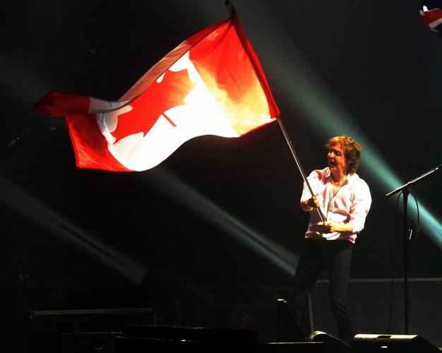 beatlesincanada's tweet photo. JUN 18 2020 - HEY DUDE ... they say it's your Birthday. HAPPY BIRTHDAY TO YOU SIR @PaulMcCartney ! https://t.co/MIwpUSNJOl