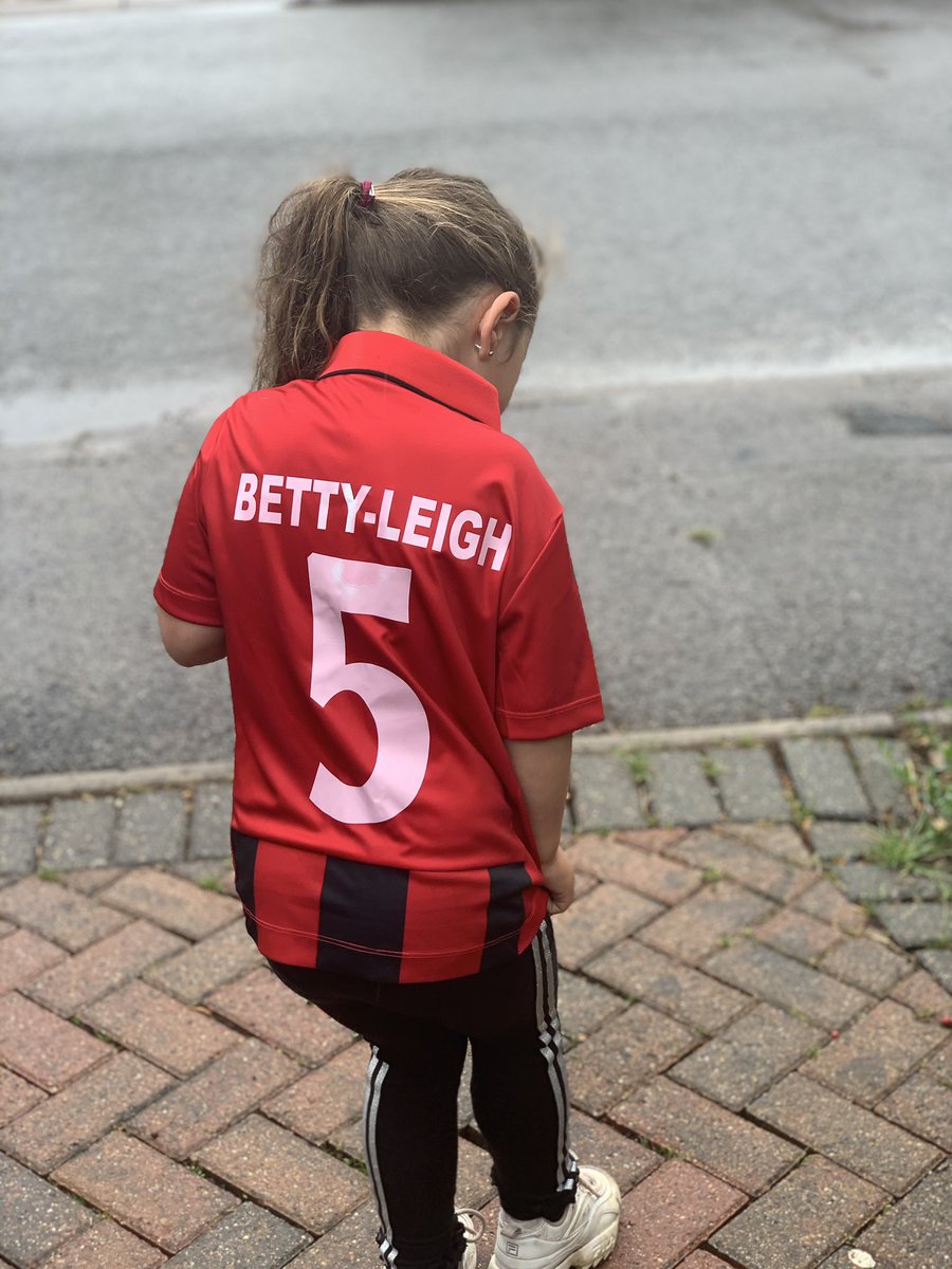 Fayelallinson's tweet photo. 58 days 🚴♀️ Today’s mike In the lovely rain 😳 was for @WormleyRoversFC @WormleyYouth thanks so much for the personalised kit ♥️🚴♀️♥️
Please keep sharing and donating
https://t.co/igNRJeetGQ ♥️🚴♀️♥️🚴♀️♥️🚴♀️♥️🚴♀️♥️🚴♀️♥️ https://t.co/mBbYN5VPvA