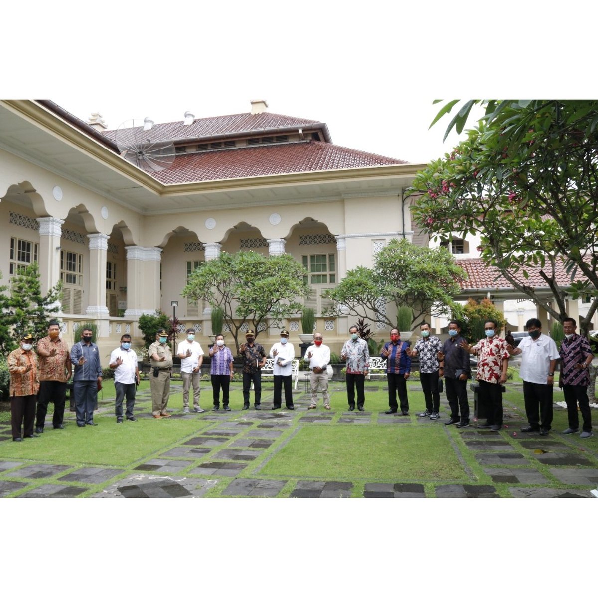 ptpn4_regional2's tweet photo. Hai #sobatperkebunan
Sharing dan Hearing PTPN IV dengan DPRD Simalungun
https://t.co/fgBKPz452h
@KemenBUMN
@holding_ptpn
#ptpn4
#BUMNUntukIndonesia https://t.co/VjDTaWJKR5