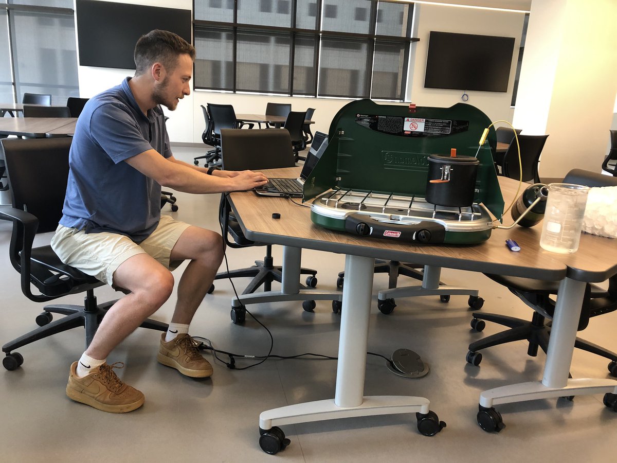 UW Engineering Summer Program went online this year! We worked remotely with high school students from across the US this week to explore combustion topics, including thermodynamics and emissions. Pictured below, BERG PhD student Luke McLaughlin used Arduinos with the students.