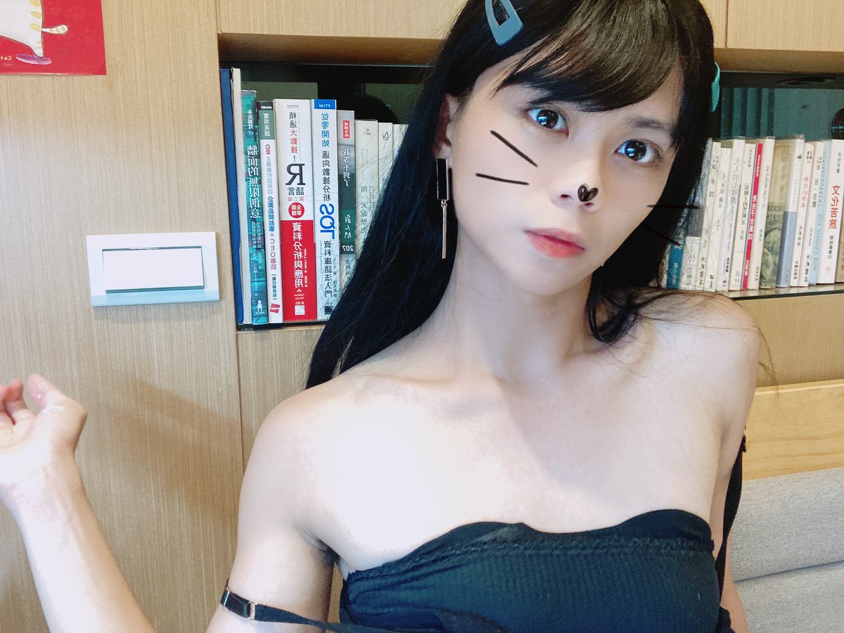 珞珞luoluo 一到深夜就會大小眼的珞 我要振作了 女装 女装男子 女装男子は自撮りを上げろ 男の娘