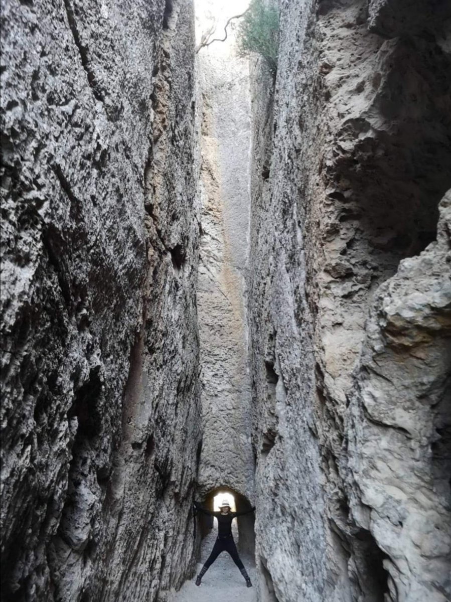 UN DETALLE DEL ACUEDUCTO DE VALENTIA, EL MÁS LARGO DE HISPANIA, A SU PASO POR EL PUEBLO DE CALLES. FASCINANTE