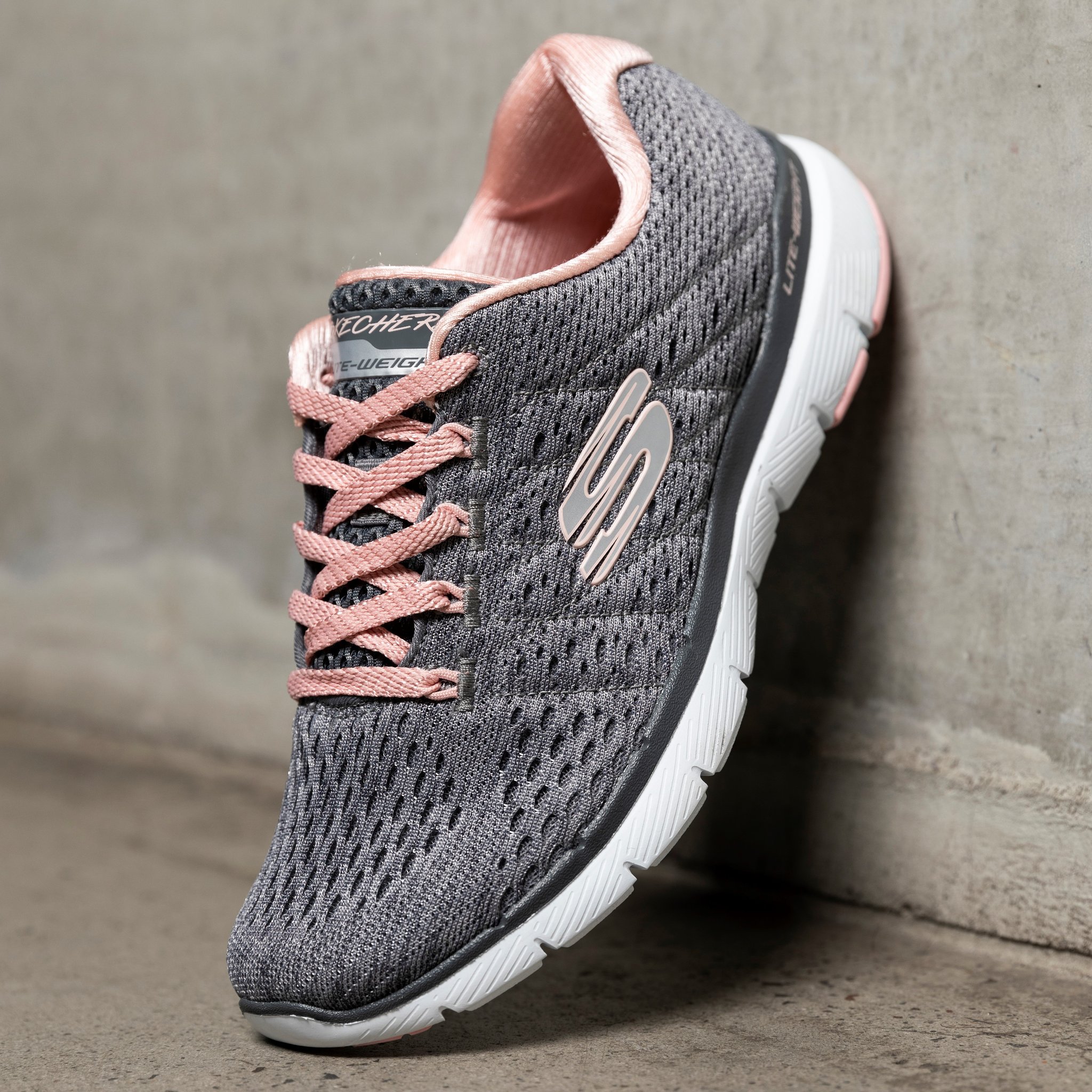 Nike dolmen clearance mall tariq road