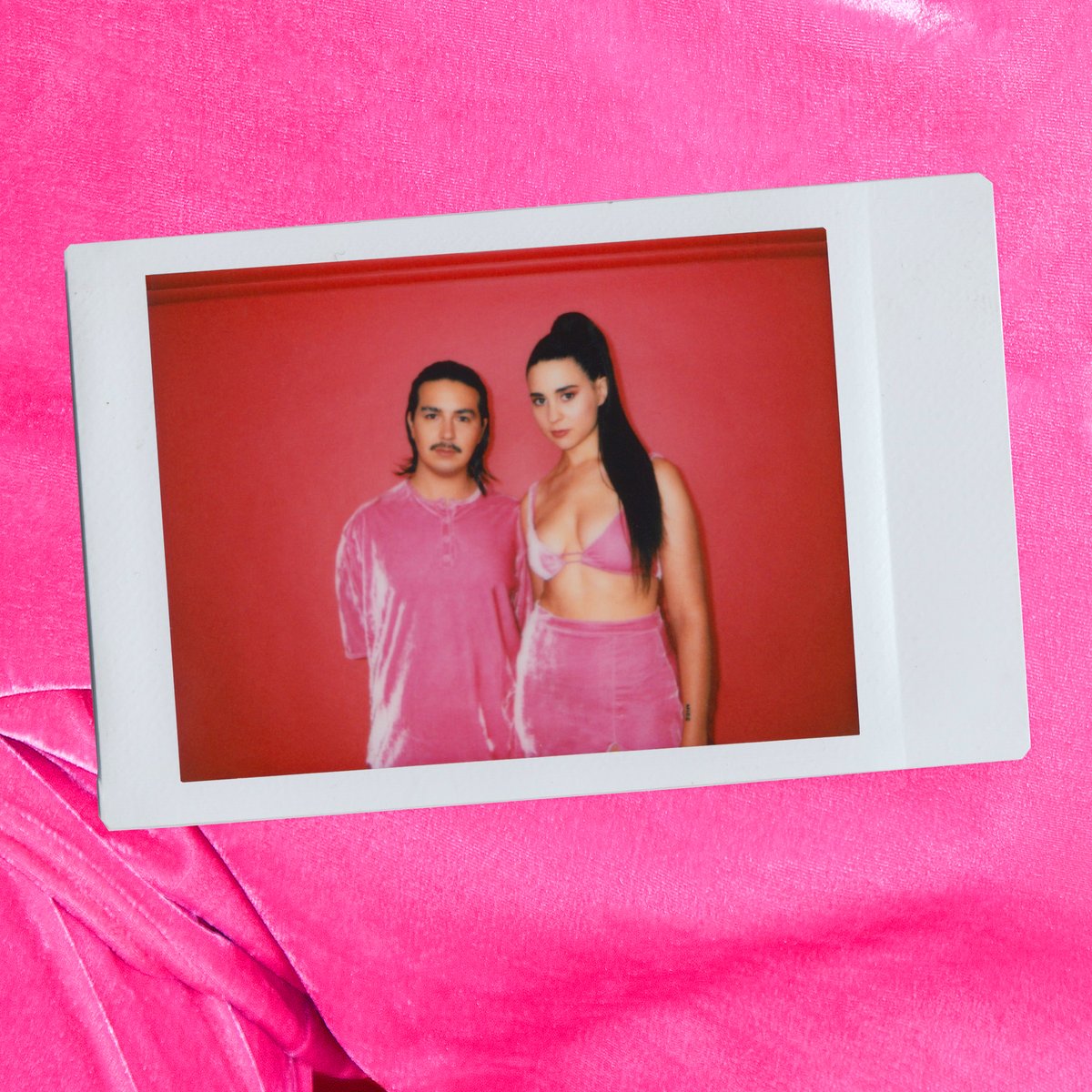 pasajebanda's tweet photo. HEY! Este domingo 21/06 estrenamos nuestro disco debut Sin Salida LP 💘😭📀! #SinSalida #EmoDance #WinterIsComing💃🏻💔 https://t.co/GJYKXXd7ur