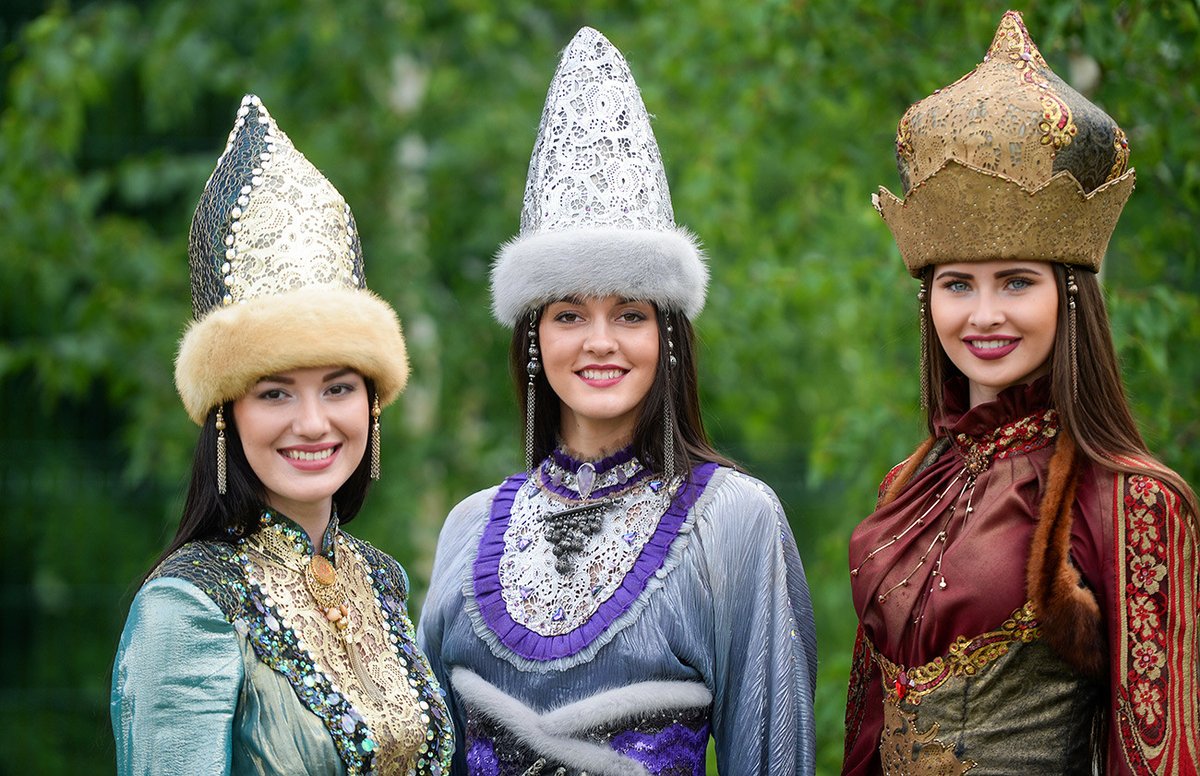 Let's look.Photo: Tatar women in traditional outfits and hats during a...