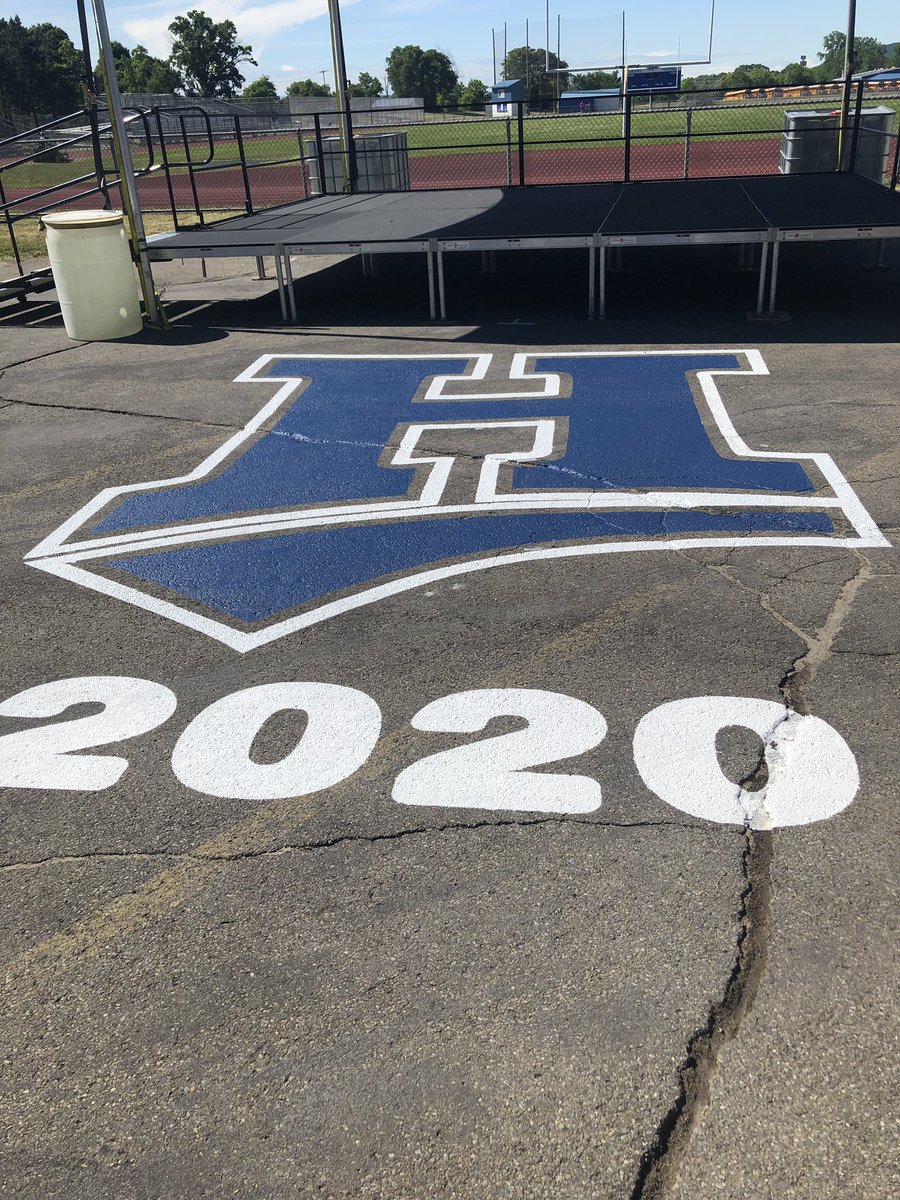 HhdsSchools's tweet photo. @HHSclassof_2020 #raiderstrong #raiderpride https://t.co/j6RE04Valg