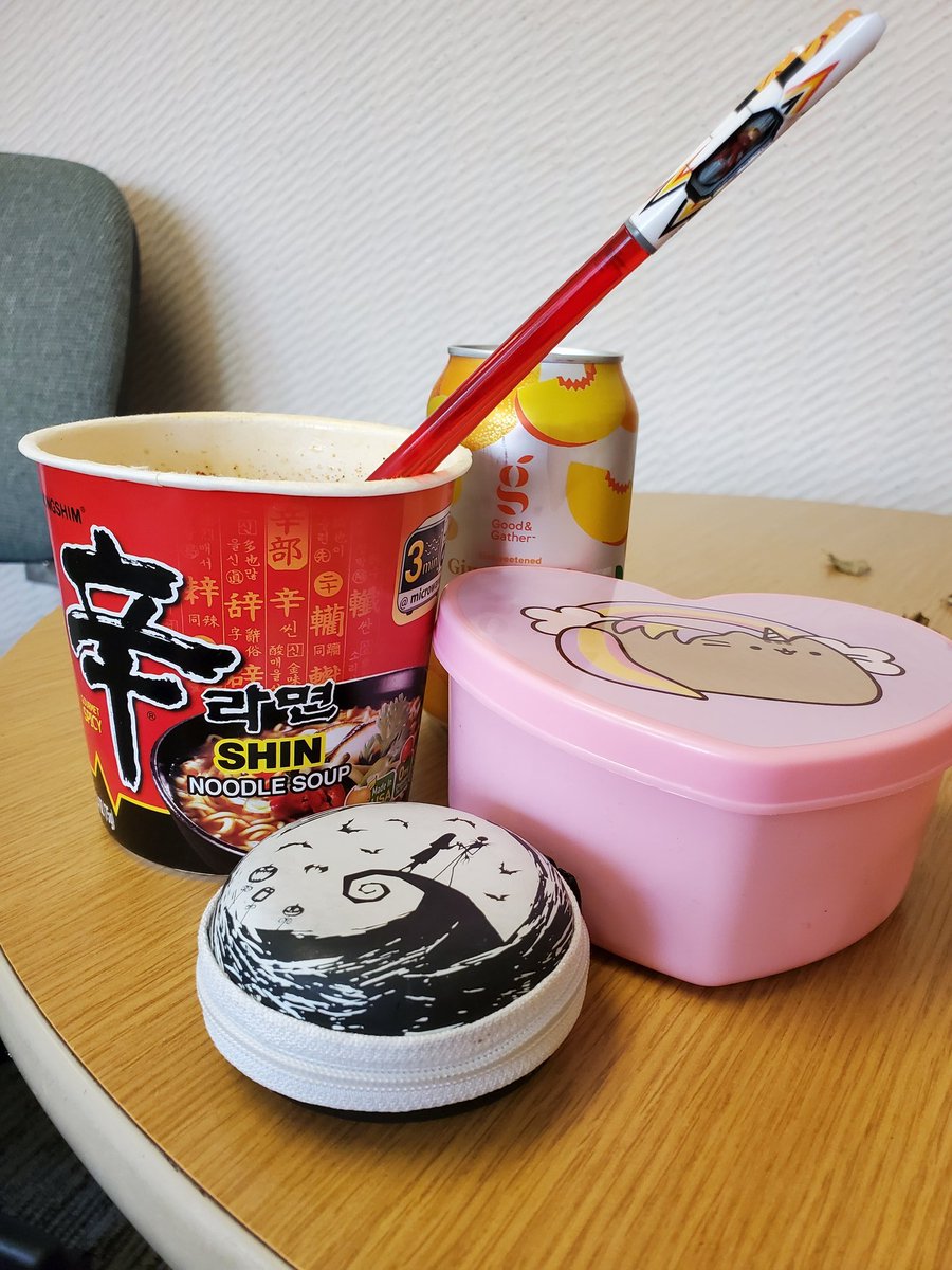 Kemeah520's tweet photo. Also because I'm extra
#ramen #shinnoodles #evangelion #neongenesisevangelion #pusheen #lunchtim https://t.co/zqaAcOYlrf