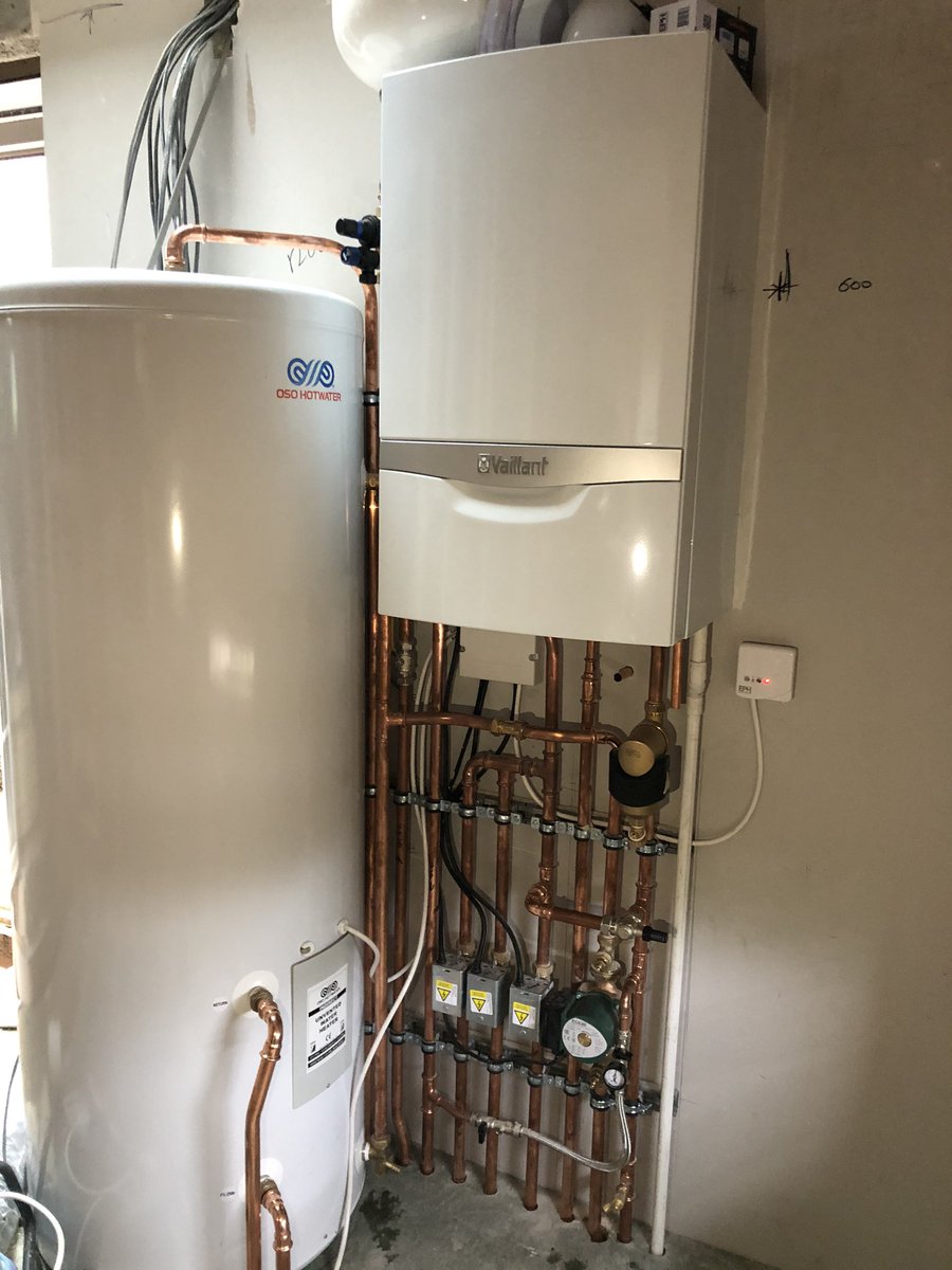 Ecotecheat's tweet photo. @vaillantuk system boiler couple with a 300 litre @OsoHotwaterUK cylinder. Match made in heaven. Back on the tools for one of our driectors through this testing times. #stillgotit 🤘 https://t.co/gVWAkmLsCi