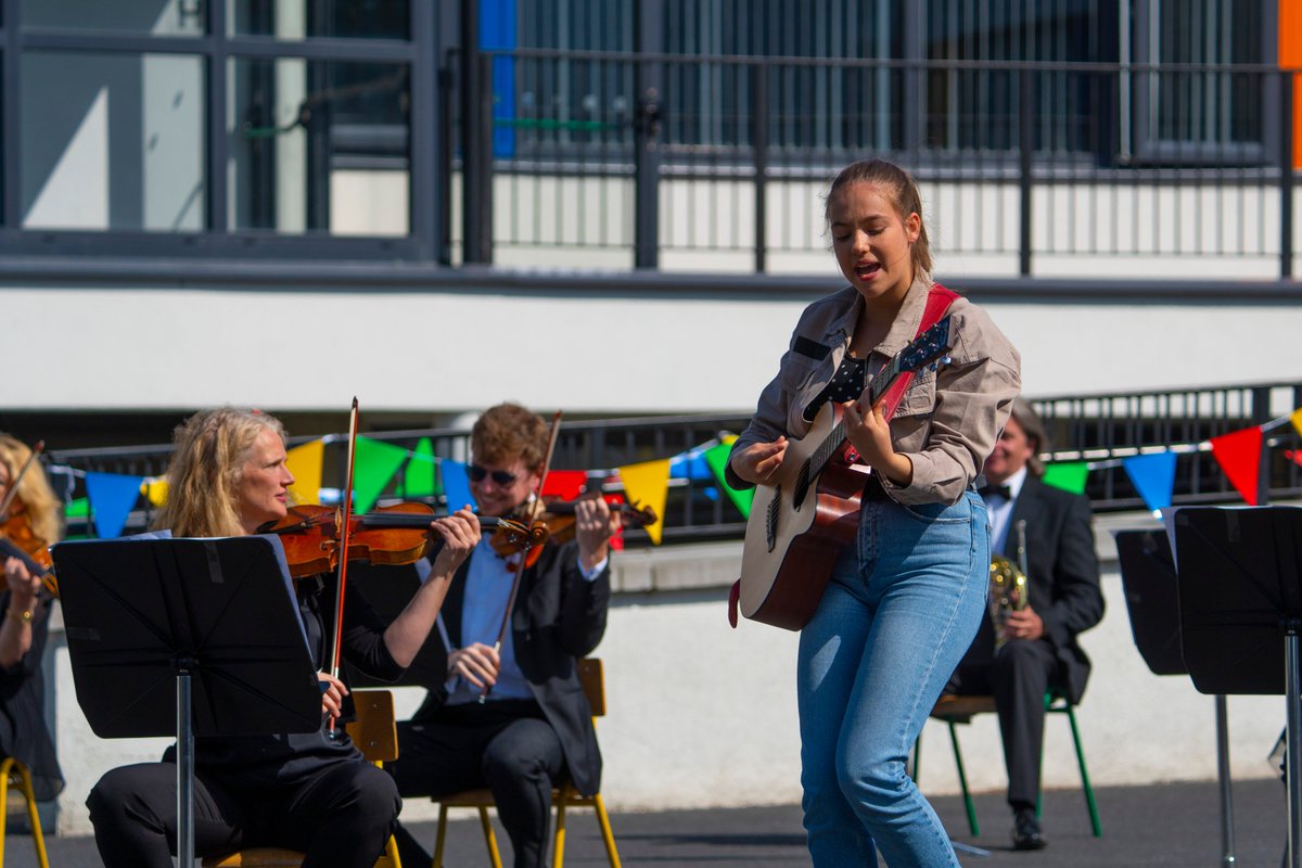 MacallaTeo's tweet photo. We're so excited to have Cork singing sensation @alliesherlock on #RTÉHomeSchool Hub tomorrow for Graduation Day, and our final episode! 🎓
Watch a sneak peek of her performance with the @rte_co here: https://t.co/23P1n6AlBD
And don't forget to tune in at 11am on @RTE2! https://t.co/47UM53A0tR