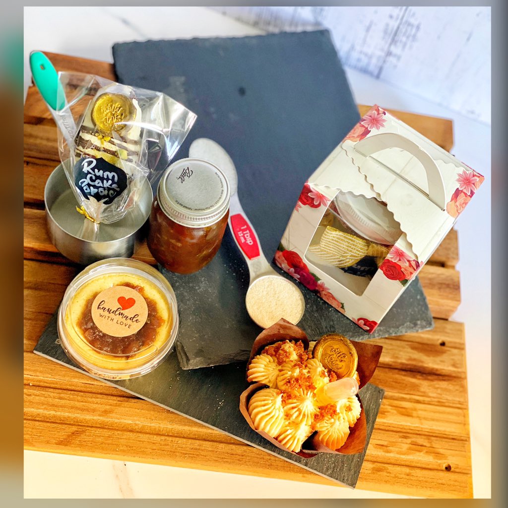 perpetue_a's tweet photo. Life is short, lick your phone screen 😋🤣
.
.
✅ Passion fruit cheesecake
✅ Rum Cake 
✅ Passion fruit jam (konfiti grenadia) 
✅ Rum Cake Popsicle 
. 
. 
#cookingathome
#tryingnewrecipes
#foodie
#yummyfood
#homemadefood 
#homemadecooking
#tasty https://t.co/HDwDPdcW2d