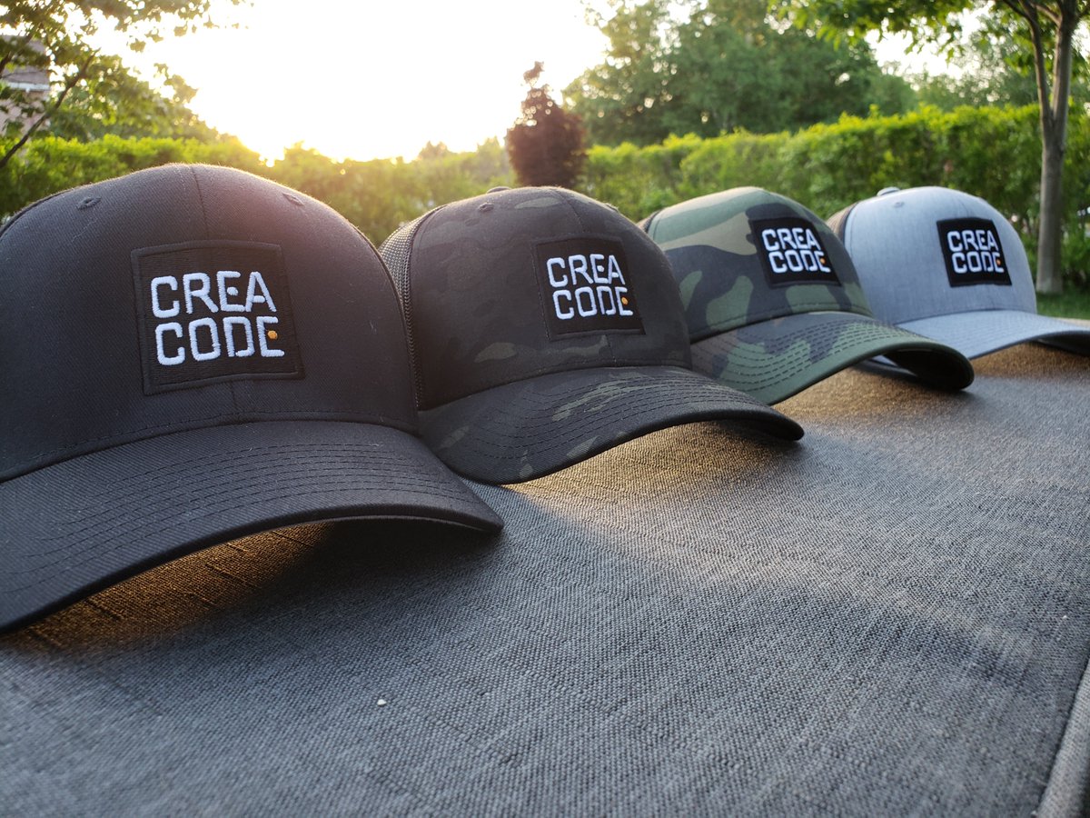 creacodeqc's tweet photo. Nos casquettes sont prêtes tout juste avant la période des vacances ! Une belle façon de remercier nos excellents développeurs qui ont su livrer un service remarquable à nos précieux clients ces derniers mois. https://t.co/p0C8JtNyBJ