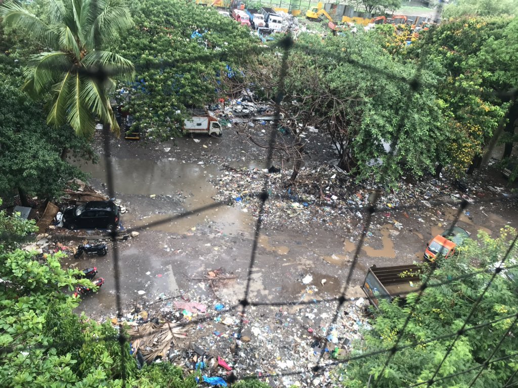 Rossoneri22290's tweet photo. Andheri RTO ground has become a hub for illegal encroachment, dumping of construction debris &amp; scrapyard business. They defecate &amp; dump garbage in open &amp; also operate jcbs and trucks 24/7 causing health hazards &amp; mental agony to all the residents. #andherirtosham  @AUThackeray https://t.co/Gmh9PA4jg2