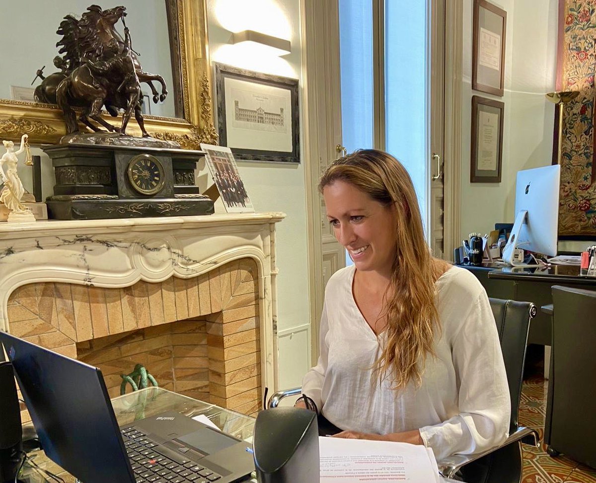 MariaEugeniaGay's tweet photo. Essencial aprofitar el paper fonamental dels Col•legis Professionals mitjançant els pols d'atracció com la #innovació, la recerca i la inversió, les borses de treball i la #formació, que són una oportunitat per a la projecció internacional de la ciutat.
Plenari #PactePerBCN 🌐 https://t.co/3ipeYh2CxY