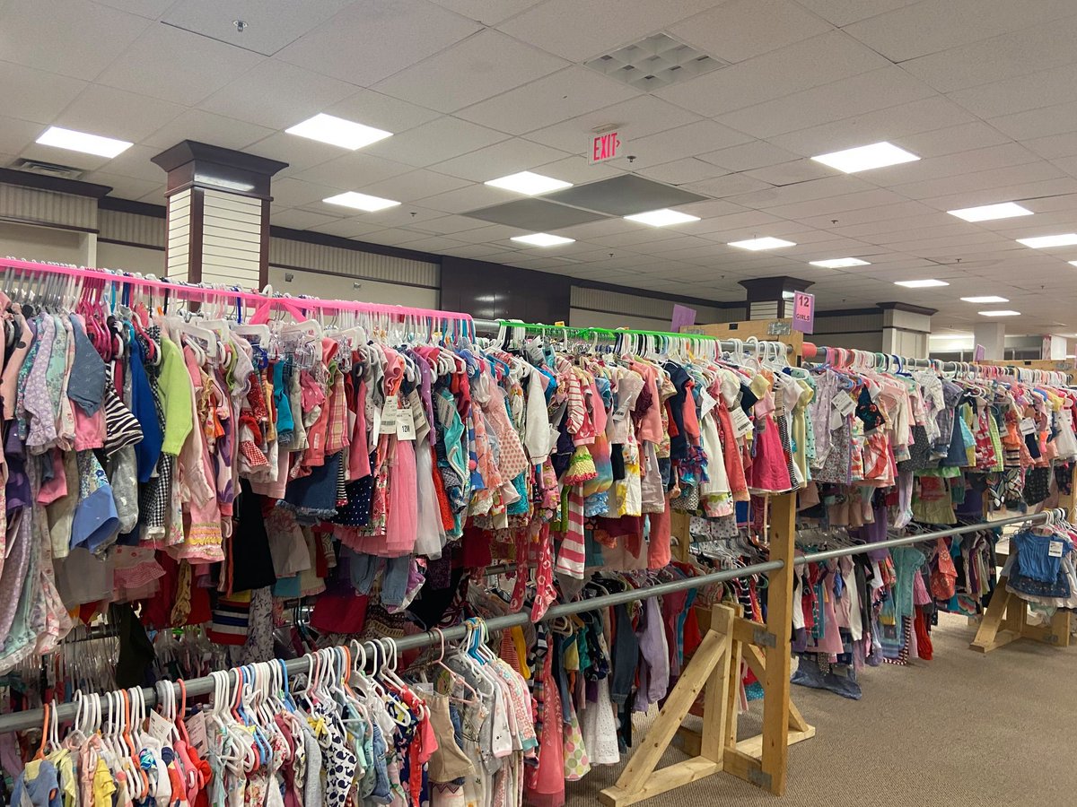 meredithspidel's tweet photo. #JBFReading moved to Exton Mall & starts this weekend! Check out sale floor! #AD π€©
Still 1οΈβ£ more day of drop off & full inventory!
π Early Shopping: 6/20-21
π Public Sale: 6/22-28
π« Tickets π https://t.co/ythWHavfhb
π· New safety protocols in place
#JBFExton @JBFReading https://t.co/Mo9J5ig4Ul