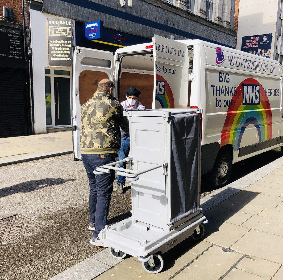Amarjitsatwal's tweet photo. Curry, rice &amp; naan bread tonight

75 hot meals prepared &amp; delivered for the homeless staying in hotels across #Northampton

On going support with @NptonHopeCentre during #Covid_19

#StrongerTogether #supportyourcommunity #NorthantsTogether #Northantshour #helpthehomeless #KIND20 https://t.co/OaP9ehb5pv