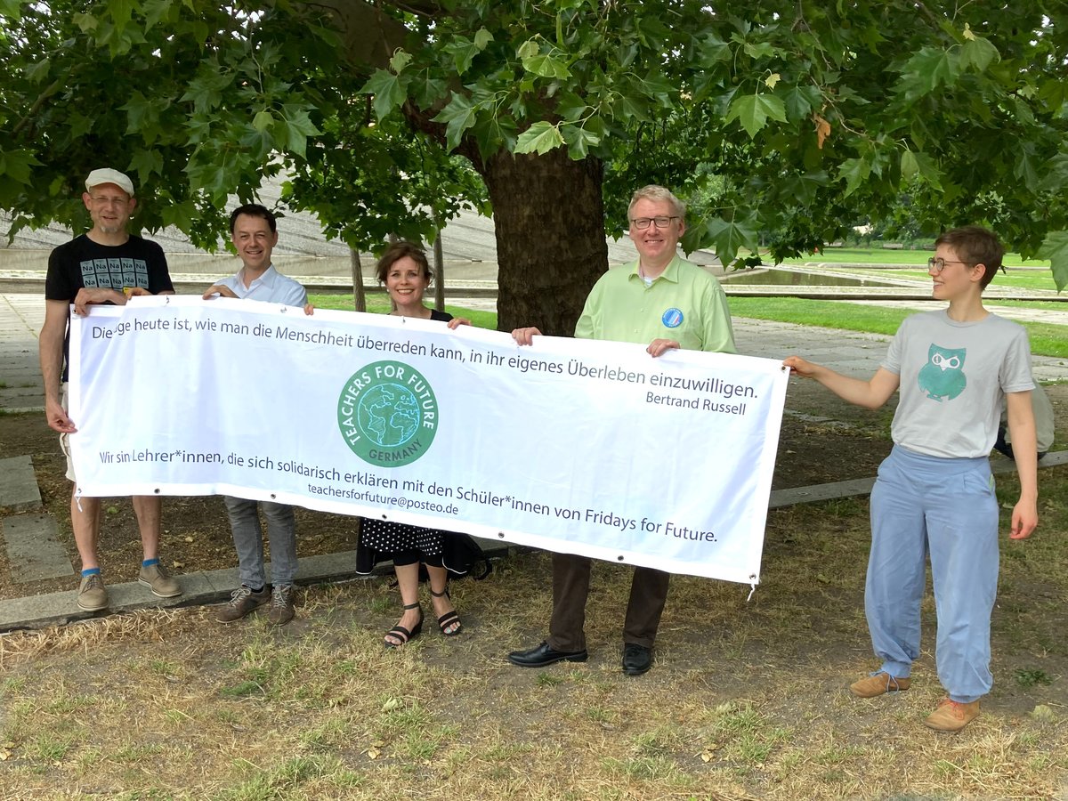 Teachers, Parents and Scientists agree to collaborate for outstanding school teaching materials about the climate emergency. Press release in German.    <a href="/parents4future/">Parents For Future #EndFossilFuels - P4F Germany</a> <a href="/sciforfuture/">Scientists for Future 🇩🇪 (stillgelegt)</a>  <a href="/t4future_de/">Teachers for Future Germany</a>  <a href="/ClimateHuman/">Peter Kalmus</a> <a href="/GretaThunberg/">Greta Thunberg</a> <a href="/Luisamneubauer/">Luisa Neubauer</a>  openpr.de/news/1091323/P…