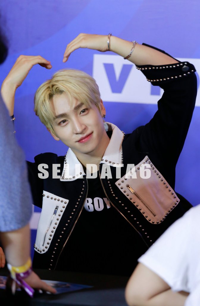 SellData6's tweet photo. 191025 VHEARTBEAT 베트남
Fansign + Perf

#대리찍사 #대리 #대리찍사 #데이터
#THEBOYZ #더보이즈 
#Sangyeon #상연
 
💳 Korea Bank / Paypal

💵 100 pics = 10$
💵 300 pics = 15$
💵 479 pics = 20$ https://t.co/ROXFWlQygv