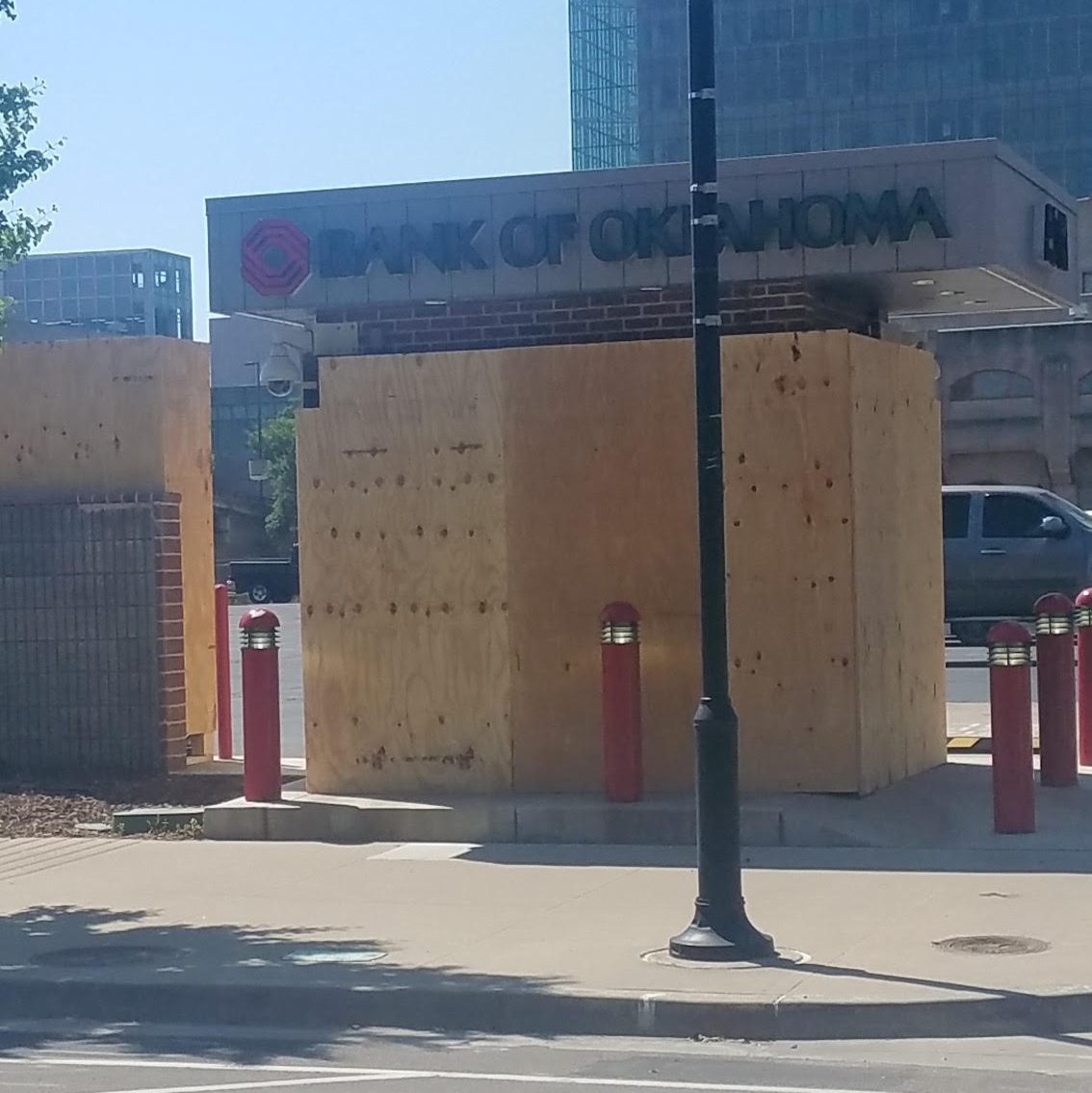 ahhatulsa's tweet photo. PAID OPPORTUNITY 
The DCC, a division of the city of Tulsa, wishes to use murals with messages of hope to transform storefronts and structures that have been boarded up. Artists will be paid $200 per structure. Like to participate? Contact Maggie Hoey, mhoey@cityoftulsa.org https://t.co/V84QaQ5QtJ