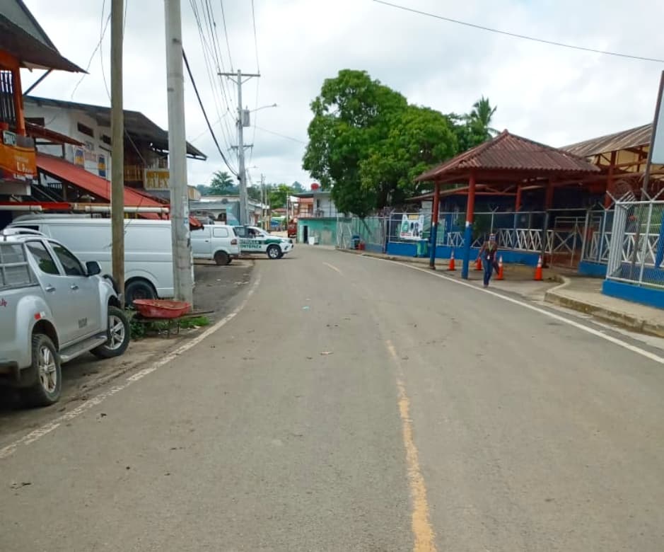 MUNPINOGANA's tweet image. Casa de Paz y personal legal del #Mupi realiza reunión para el cumplimiento de la resolución No.004 de 16 de junio de 2020 emitido por @GobDeDarien la cual restablece las restricciones de movilidad por género y ley seca  en el corregimiento de Yaviza.
 @senafrontpanama