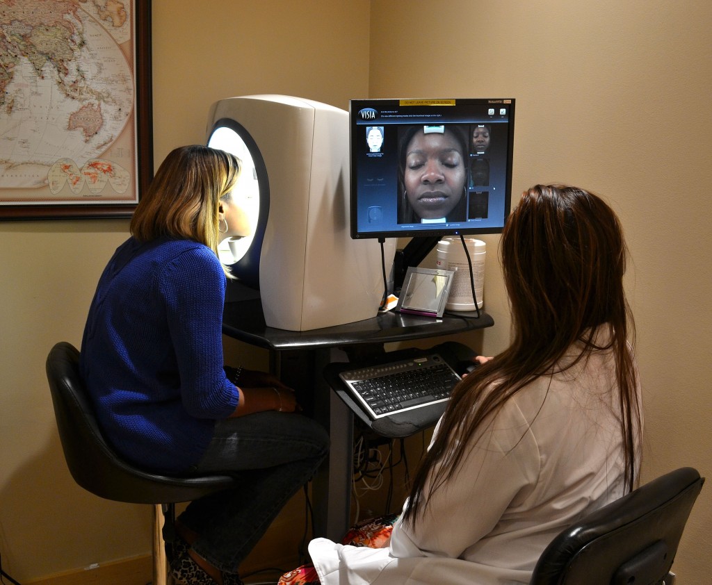 culturacosmetic's tweet image. The VISIA complexion analysis system allows us to determine which procedure(s) are most beneficial to each unique patient by comparing it with other people of the same age &amp;amp; skin tone. #VISIA #ComplexionAnalysis #FacialAssessment #SkinAssessment #Skincare #DMV #WashingtonDC #DC