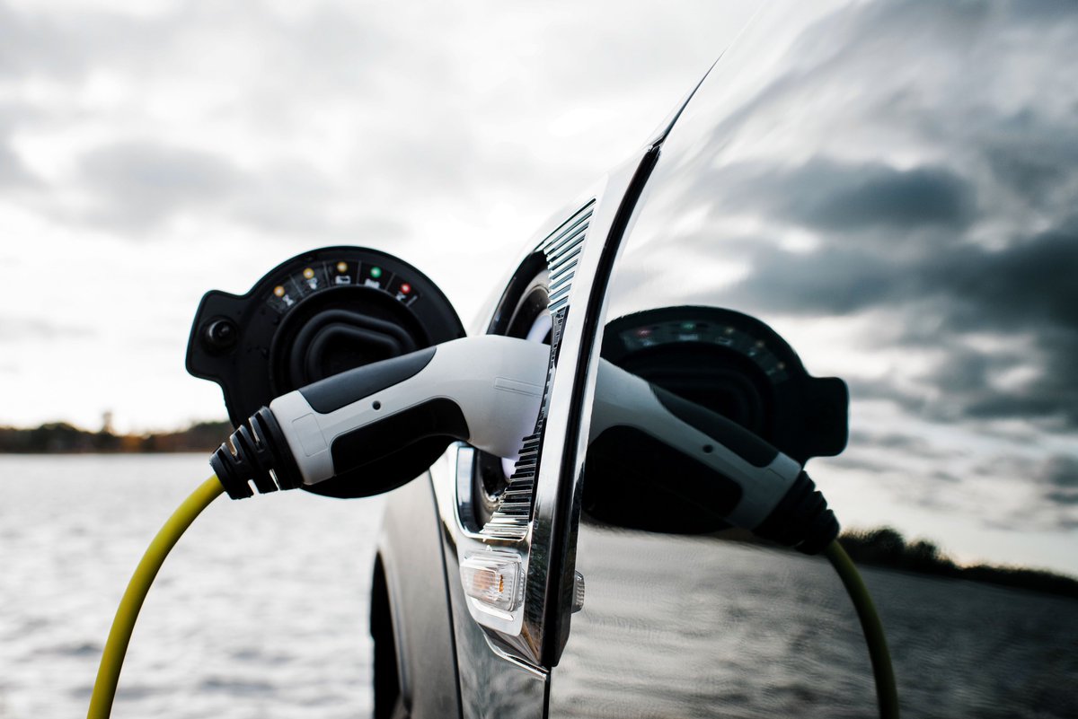 This summer Knack and Le Vif/L'Express bring a content series on electric vehicles: "Road to EV". Roularta Research took on the preparatory market research. We already share some remarkable results on our website: bit.ly/3fExsaK