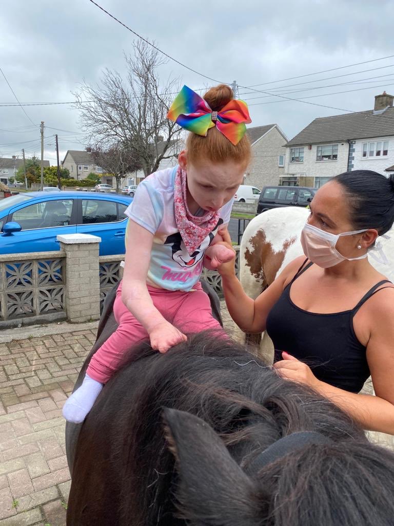 Equine therapy home visits for children with sight loss &amp; multiple disabilities today in Dublin #sightloss #holdfirm <a href="/paulreiddublin/">Paul Reid</a>