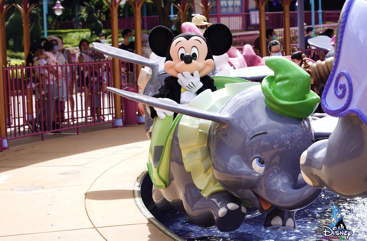 DMK_Blog's tweet photo. #BelieveInMagic ✨ #心信奇妙
Mickey & Friends present Magical Moments to the guests at HKDL
#Disney #迪士尼 #DisneyParks #HKDLR #HKDL #HongKongDisneyland #香港迪士尼樂園 #HKDisneyland #OurDisneyMoments #DisneyMagicMoments #迪士尼奇妙力量 #奇妙因你從心展現 #MagicStartsWithYou https://t.co/BhhoCwP4YW