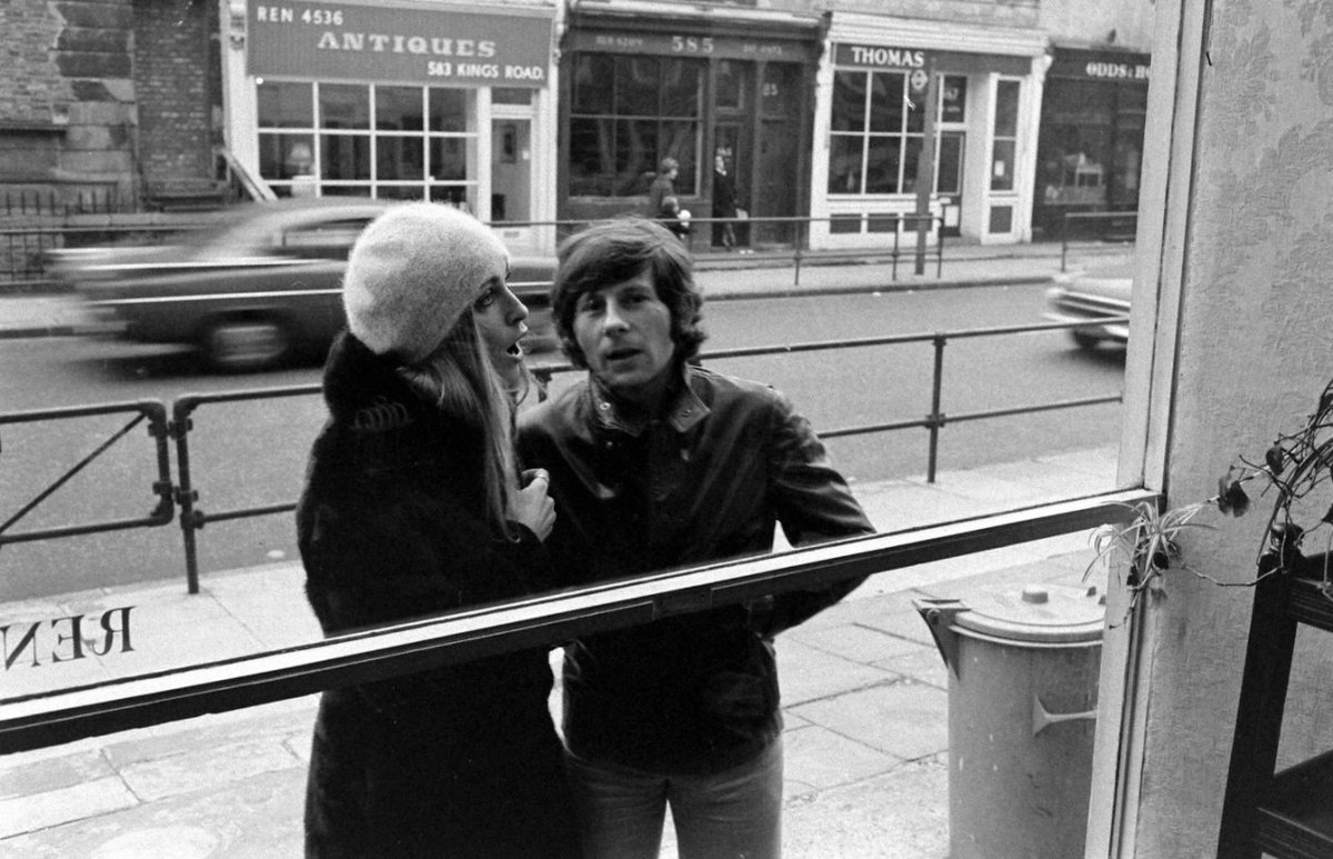 StarforSharon's tweet photo. #SharonTate and #RomanPolanski photographed by #BillRay while exploring the antique section of King's Road in London, 1968.
#sixties #1960s #vintagehollywood #swinginglondon #midcentury https://t.co/wHARq9Q1In