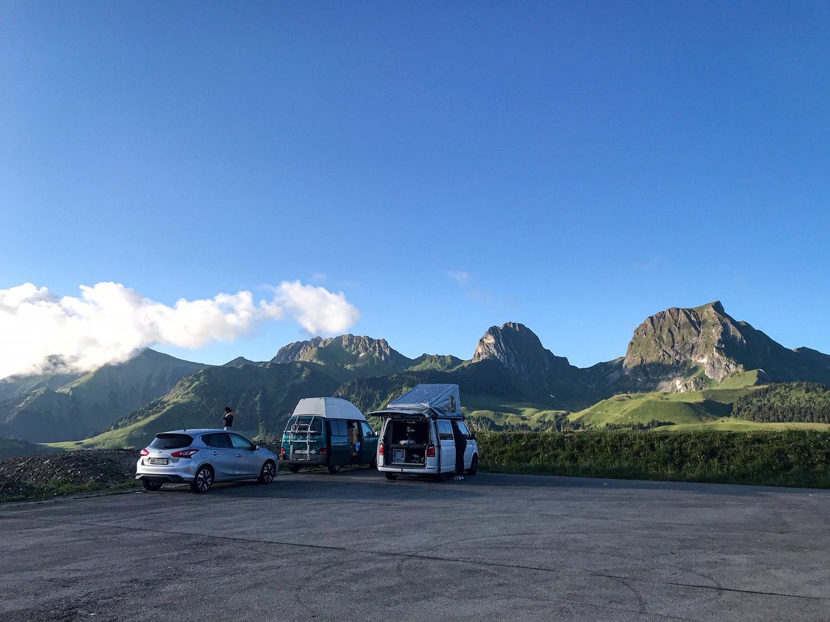 advisag's tweet photo. #RemoteOffice auf dem #Gurnigel. Dank modernen Powerbanks liessen sich die Notebooks problemlos den ganzen Tag betreiben und das schnelle mobile Netz ermöglichte unterbruchsfreie Meetings. Versuch geglückt! Beim nächsten mal dabei sein? https://t.co/A38hZTHEAp #bischdrbi https://t.co/xZvHkEXXO6