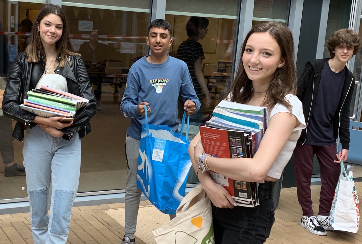 YR11 are back! First stop is book return! ⁦<a href="/BSNetherlands/">British School (BSN)</a>⁩ ⁦<a href="/BSN_SSV/">BSN Senior School Voorschoten</a>⁩