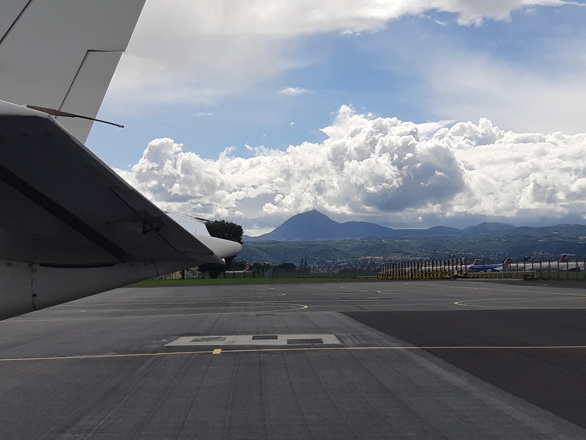 COM_ALAT's tweet photo. Fructueuse réunion de travail avec l’ingénieur général de l’armement Lestienne à l’atelier industriel de l’#aéronautique de #ClermontFerrand. 
Un but commun : la disponibilité des appareils. https://t.co/lnH1nbkgn2