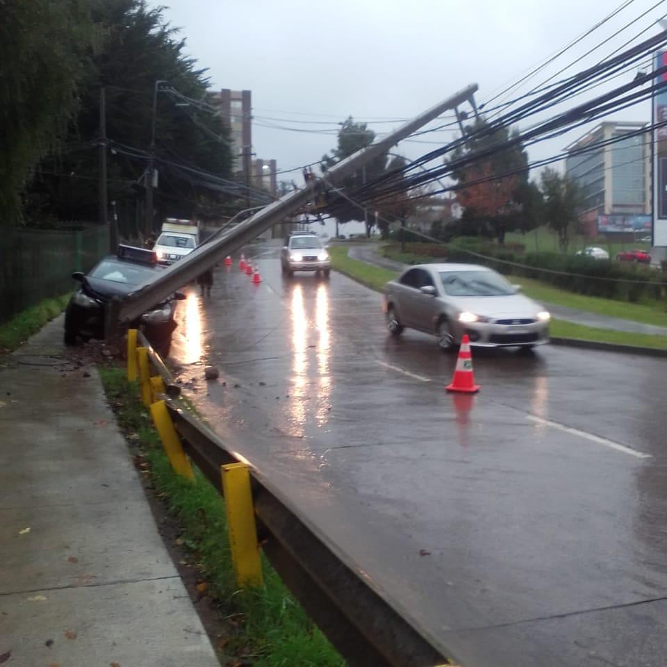 SanPedroPaz's tweet photo. Colisión de vehículo menor con Poste Alta tensión en Avenida El Venado. Sin lesionados #SanPedroDeLaPaz https://t.co/yxyhHW4GvQ