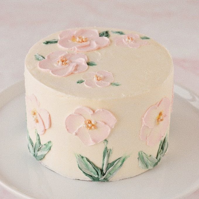 ⠀⠀A birthday feels empty without a cake,Here's a pink flower cake [I bought this, kk.] for our baby! ♡ Even though I didn't made it by myself, but I asked the baker to cook this cake with loves! Let's eat it together, x. ⠀
