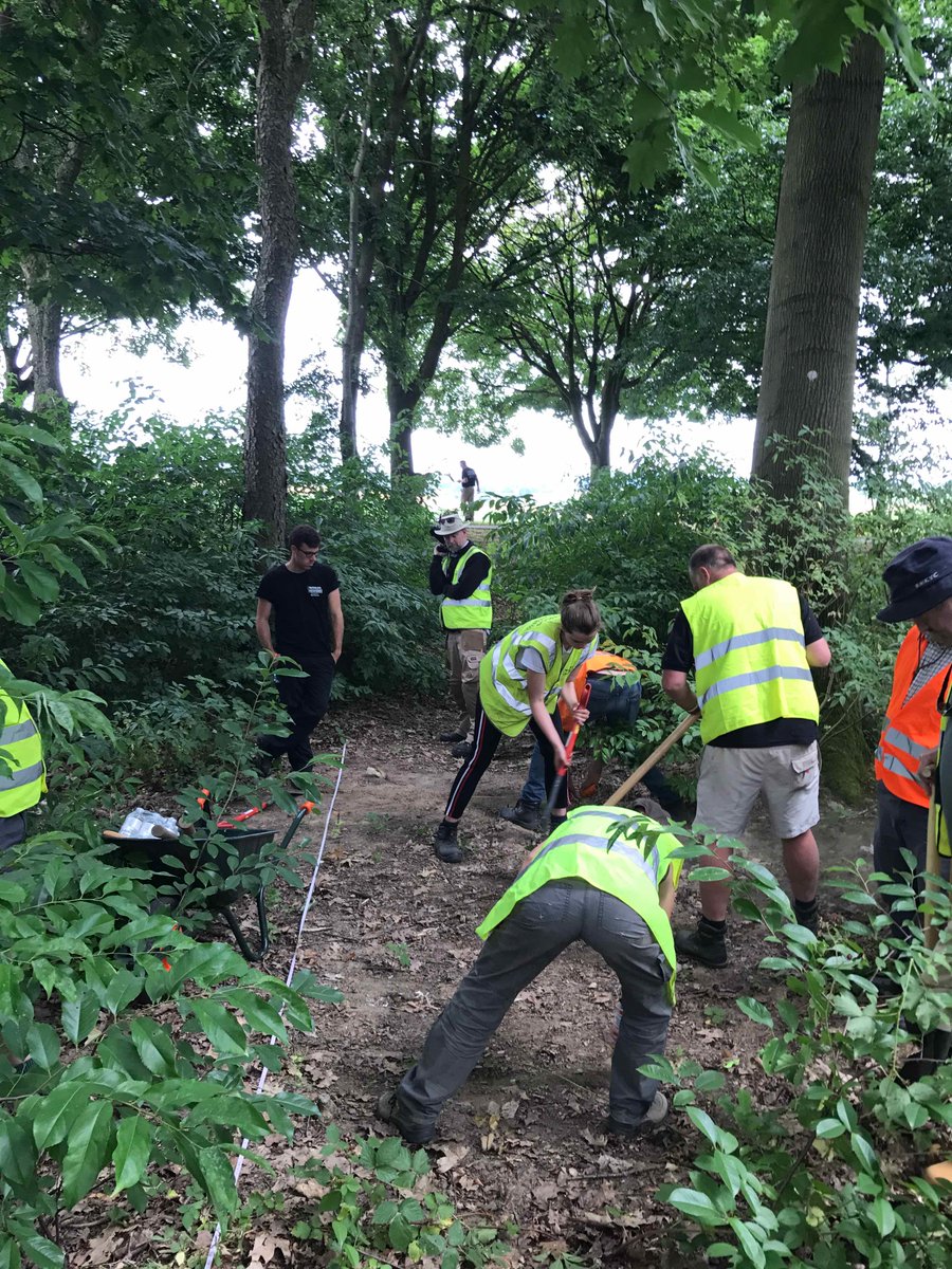 ProfTonyPollard's tweet photo. Famous 95th Rifles fall back from position in the sandpit across road from La Haie Sainte. Said to have been used to bury 4,000 dead after battle (unlikely). @DigWaterloo did some work there but inconclusive. Hope to return. #Waterloo205 https://t.co/jmaaAwyDEX