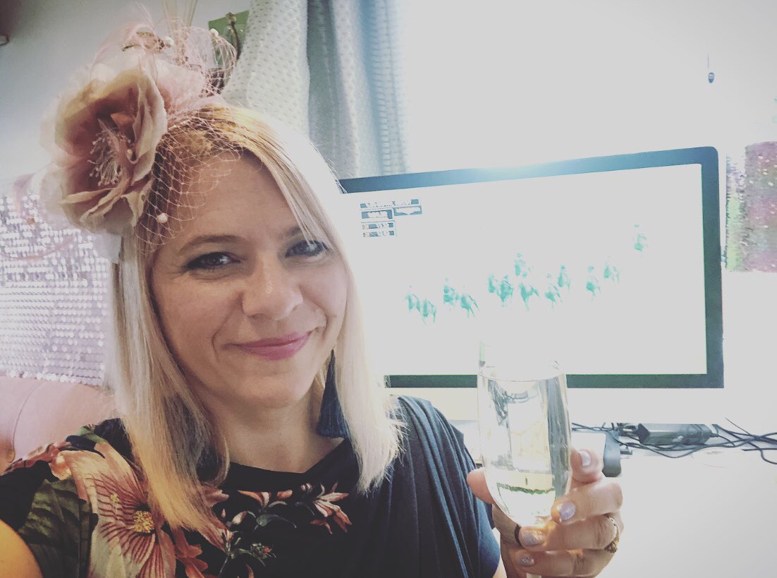 It’s Ladies Day at Royal Ascot!!! Got my fascinator on and a glass of Prosecco! #ladiesday #lockdownroyalascot #royalascot2020 #styledwiththanks #royalascot #royalascotathome #itvracing @ascotracecourse @itvracing