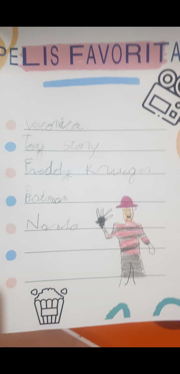 iramorguez's tweet image. Los deberes de mi sobrino de 6 años: escribir sus películas favoritas. Me muero de amor.