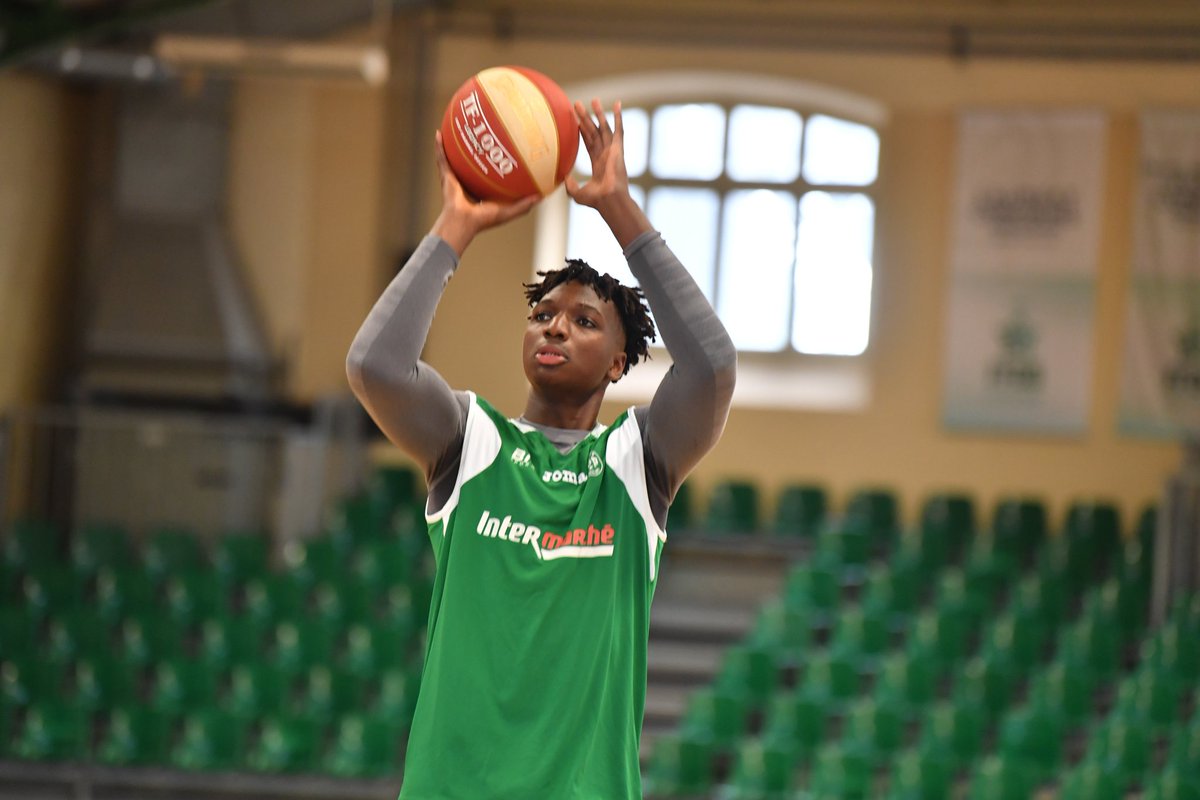 MatthieuMarot7's tweet photo. Après avoir prolongé son contrat de deux ans avec le Limoges CSP, Timothée Bazille va de nouveau rejoindre Saint-Quentin en prêt. Photo @stephlefevre87 https://t.co/hECtwTl5dt