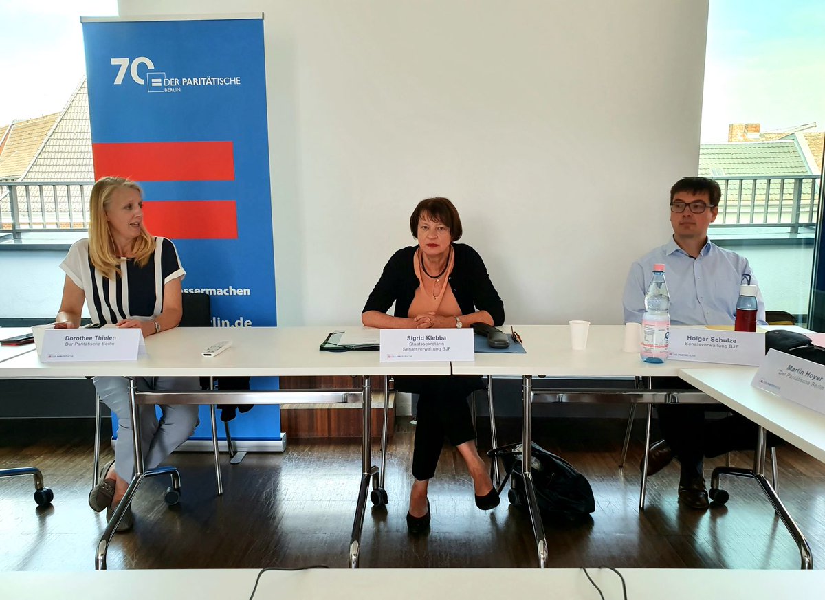 ParitaetBerlin's tweet photo. Dialog mit der Staatssekretärin für #Jugend und #Familie, Sigrid #Klebba (@SenBJF), mit unseren #Kita-Trägern. Themen sind die Öffnung der Kitas und der Rückkehr zum Regelbetrieb. Auch um #Heldenprämie und #Hauptstadtzulage soll es gehen.
#gemeinsamgegencorona #kitaöffnung https://t.co/fvjMnHD4v6