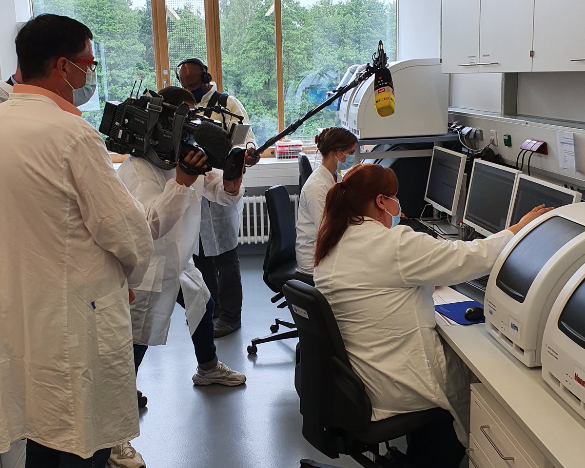 Mehr als 25.000 #Corona-Untersuchungen sind seit Anfang April im LAVES durchgeführt worden. @MpStephanWeil hat heute die Labore in #Oldenburg besucht. Unsere Presseinformation: laves.niedersachsen.de/startseite/akt…