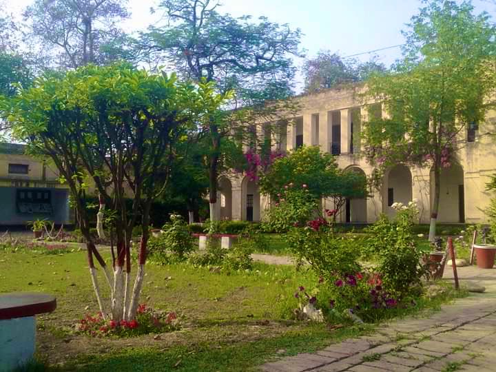 ThePseudoDr's tweet photo. Recalling the days 🌸
#FCCU #VelteHall #Batch2009 #M2 https://t.co/48Kn2Atyx6
