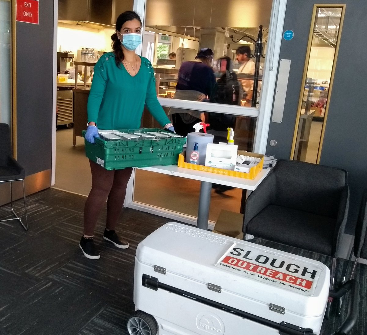 SloughOutreach's tweet photo. Thursday lunchtime #Outreach with like minded volunteers and community groups @WindsorForestCG
#CommunityOutreach #servinghumanityselflessly
#workingtogether #VolunteersAgainstCovid19
#TogetherWeCan #JoinIn #GetInvolved πππ https://t.co/VBMS1layjY