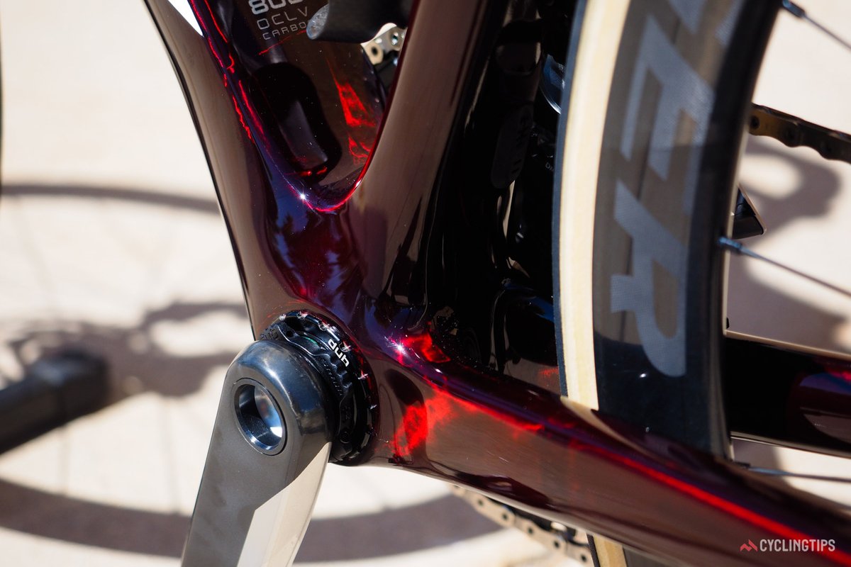 angryasian's tweet photo. .@TrekBikes has just launched its redesigned Emonda! It's still a light and stiff climbing bike, but now "faster everywhere" thanks to new aero tube shapes. Bonus points for the mechanic-friendly one-piece bar-and-stem and T47 threaded bottom bracket.

https://t.co/DVP6x11GYr https://t.co/yNItaTldpo